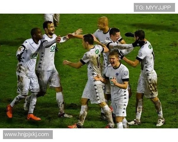 亚眠队与红星93队的精彩对决揭示了足球战术与团队合作的重要性