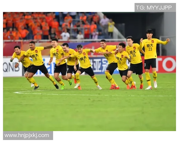 多哈杜海勒与塔什干的激烈对决展现足球魅力与团队精神 多哈杜海勒与塔什干的激烈对决展现足球魅力与团队精神